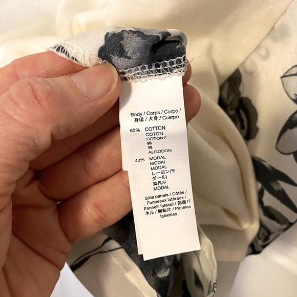 GAP mixed-media ivory top with blue side panels - Picture 5 of 6